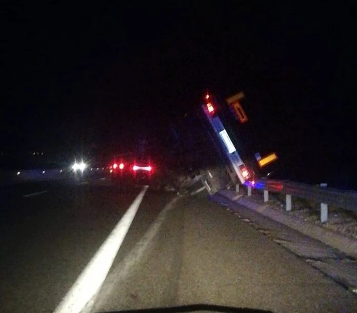 Ανατροπή νταλίκας λόγω θυελλωδών ανέμων στην Εγνατία Οδό